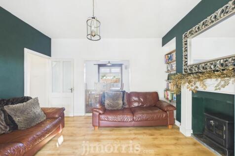CAM01583G0-PR0236-STILL010.jpg