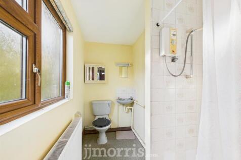 Cloak Room / Shower Room