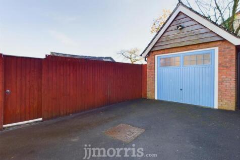 Detached Garage