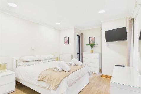 Front Double Bedroom