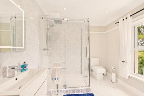 Ensuite / Bathroom