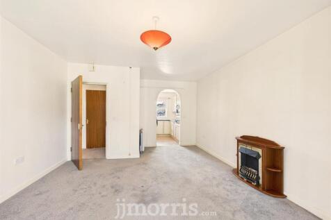 CAM02878G0-PR0038-STILL009.jpg