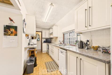 CAM02878G0-PR0075-STILL004.jpg