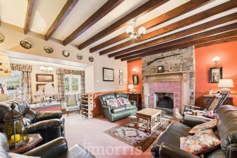 Living Room &amp; Study Area