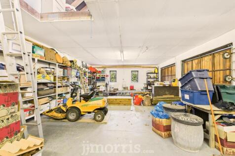 CAM02878G0-PR0074-STILL042.jpg