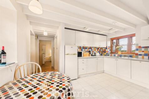 CAM02878G0-PR0081-STILL015.jpg