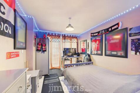 Sitting Room / Bedroom 5