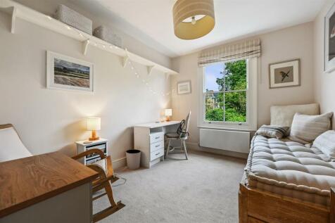 FB - 47 Brackenbury Road - BedroomD3 (1).JPG