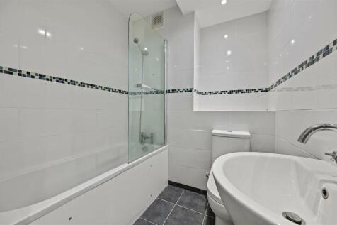 Batoum Gardens - Bathroom.JPG