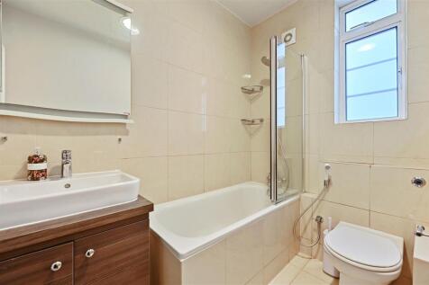 Latymer Court - Bathroom3 (1).JPG