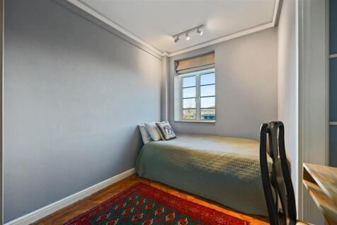 51 Latymer Court - Bedroom3 (1).JPG