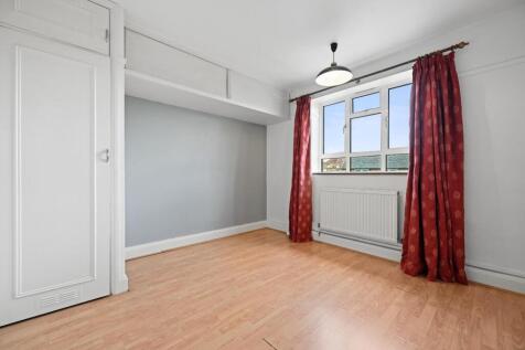 FB - Ashchurch Park Villas - BedroomC3 (1).JPG