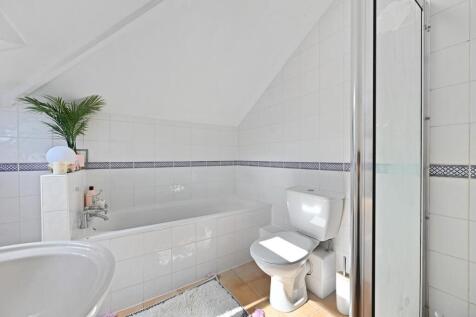 FBL - Grove Park Gardens - Bathroom3 (1).jpg