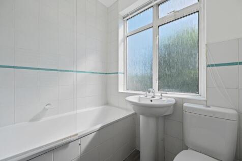 FBL - Sterndale Road - Bathroom3 (1).JPG