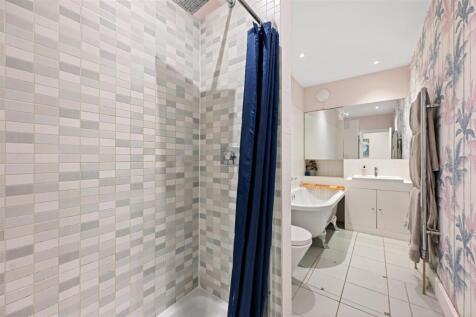 Stanlake Villas - Bathroom1 (1).JPG