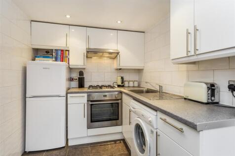 Lettings Hammersmith Sinclair Road - Kitchen.jpg
