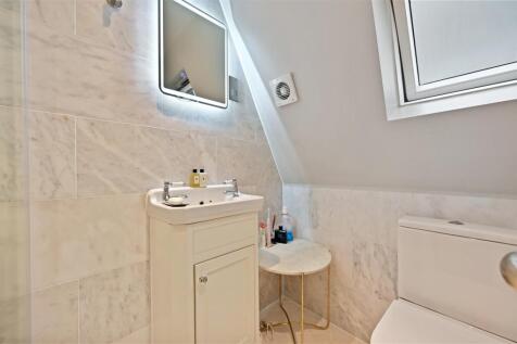Minford Gardens - Ensuite3 (1).JPG