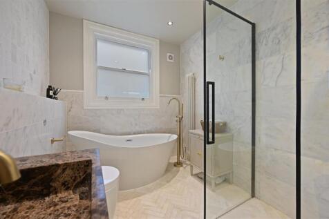Minford Gardens - BathroomA3 (1).JPG