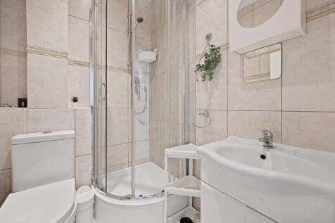 RCFLB- seagrave road- bathroom 3 (1).jpg