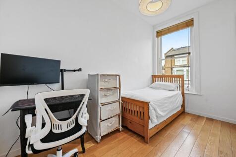 FBL - Lena Gardens - BedroomC3 (1).jpg