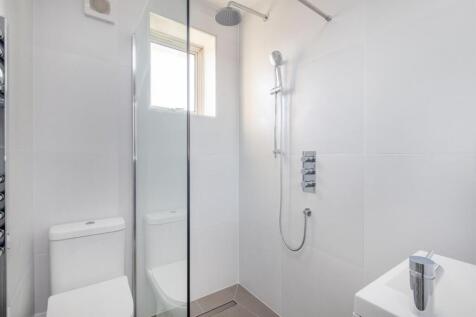 Lettings Brook Green Lainson Street - Bathroom.jpg