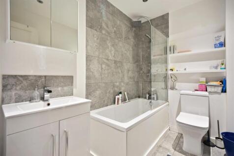 FB - Hammersmith Grove - Bathroom3 (1).JPG