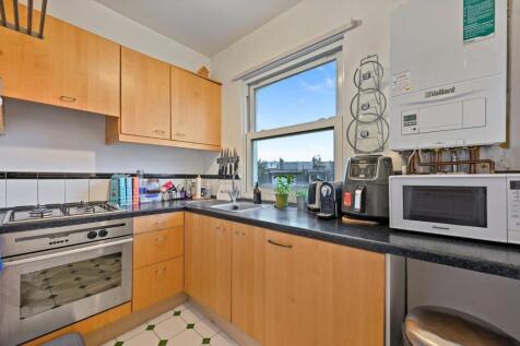 FBL - Westwick Gardens - Kitchen3 (1).jpg