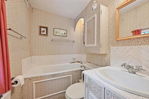 Sterndale Road - Bathroom3 (1).JPG