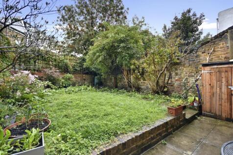 Caxton Road - Garden Angle1 (1).JPG
