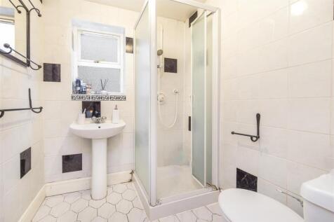 Lettings Hammersmith Minford Gardens  - Bathroom 1