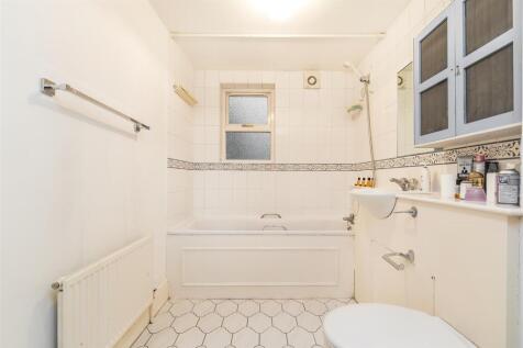 Lettings Hammersmith Minford Gardens  Bathroom 2.j