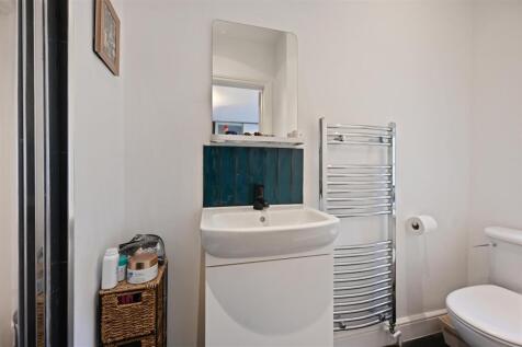 Hammersmith Grove - Ensuite1 (1).JPG