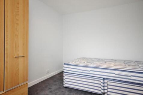 Lettings Brook Green Lainson Street  - Bedroom 1.j