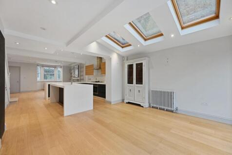 FB - 82 St Stephens Avenue - KitchenD3 (1).jpg