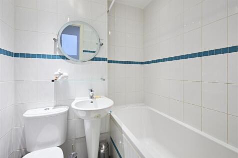 Lettings Hammersmith Sinclair Road- Bathroom.jpg