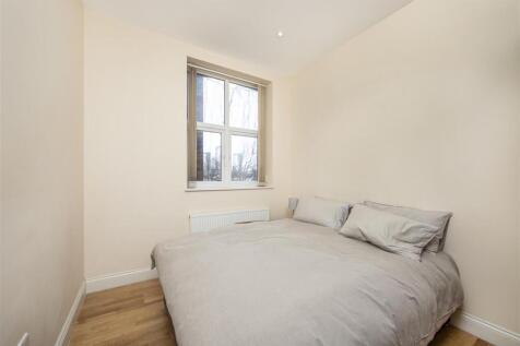 Woodstock Grove - bed.jpg