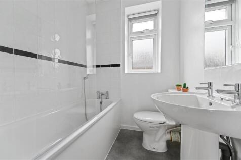 BCFBL - Westwick Gardns - Bathroom (1).jpg