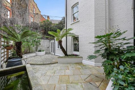 FBL -Blythe Road - Garden1 (1).JPG