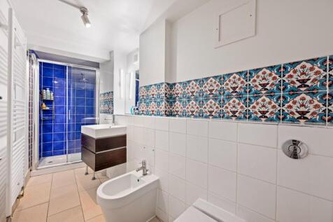 Lena Gardens - Shower Room3 (3).JPG