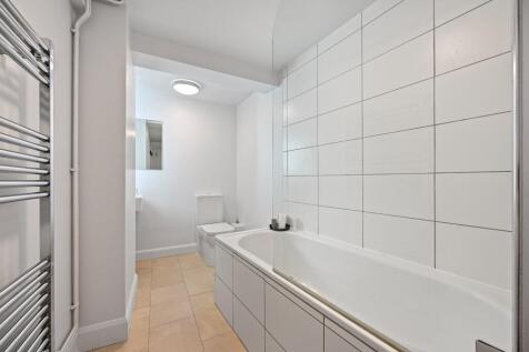 Lena Gardens - Bathroom3 (1).JPG