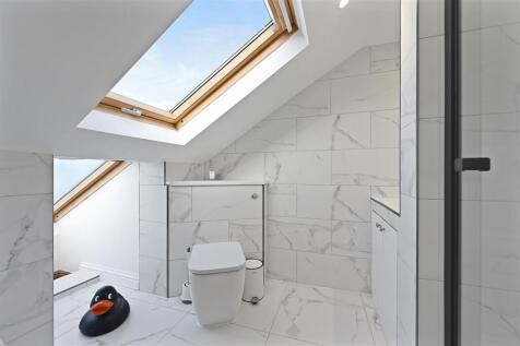 Godolphin Road - Ensuite3 (1).JPG
