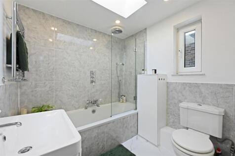 Godolphin Road - Bathroom3 (1).JPG