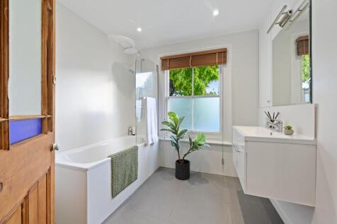 Sterndale Road - Bathroom