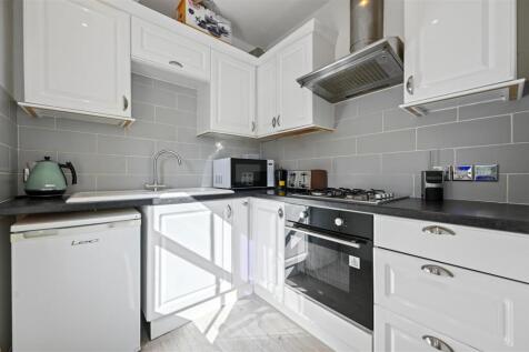 Brckenbury Gardens - Kitchen