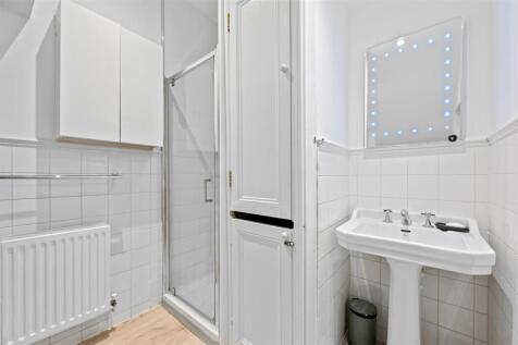 Brckenbury Gardens - Shower Room