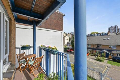 Woodger Road - Balcony