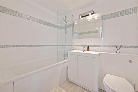 Woodger Road - Bathroom