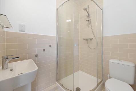 RCFBL&#61; hale gardens- bedroom B ensuite 3 (1).jpg