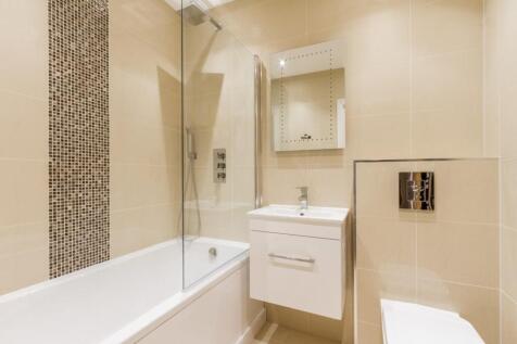 Niveda Close - Bathroom.jpg