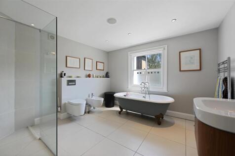 Aynhow Road - Bathroom3 (1).JPG